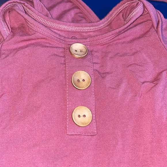 NWOT Caden Lane knotted gown/hat - Picture 2 of 3